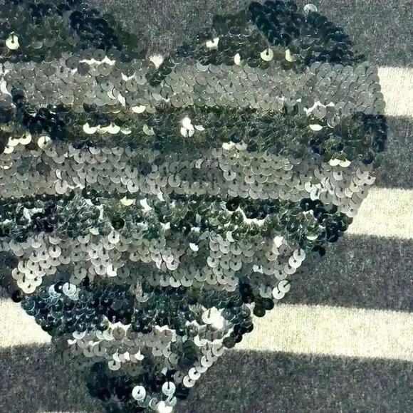 C BY BLOOMINGDALES. 2 ply Cashmere Sweater size Large gray stripe sequin heart - Picture 3 of 4